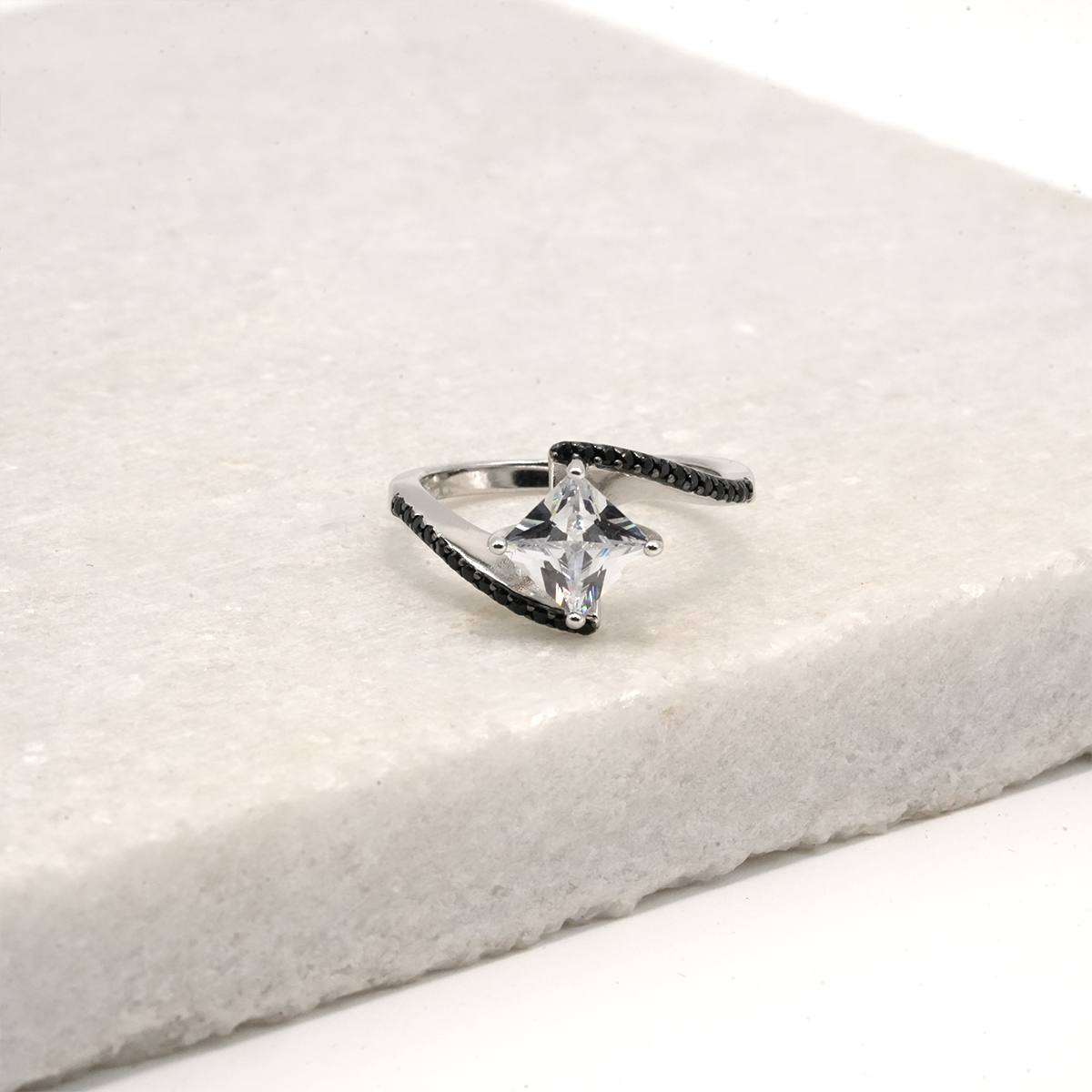 PREMIUM 925 SILVER SQUARE SOLITARE WITH BLACK STONE - SIZE 16 - Image 3