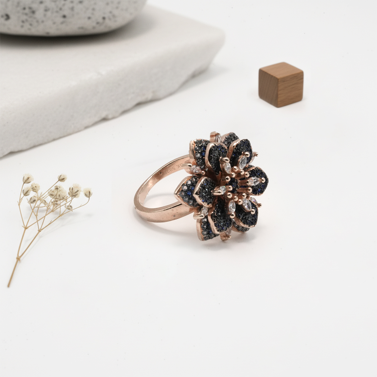 PREMIUM EXCLUSIVE 925 SILVER ROSE GOLD POLISH BLUE COLOUR STONE FLOWER RING - SIZE 9 - Image 3