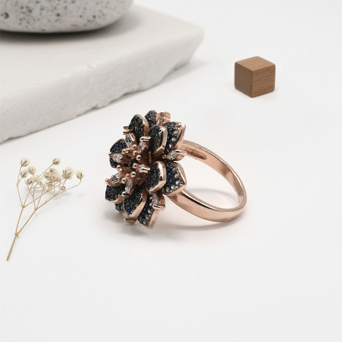 PREMIUM EXCLUSIVE 925 SILVER ROSE GOLD POLISH BLUE COLOUR STONE FLOWER RING - SIZE 9 - Image 2