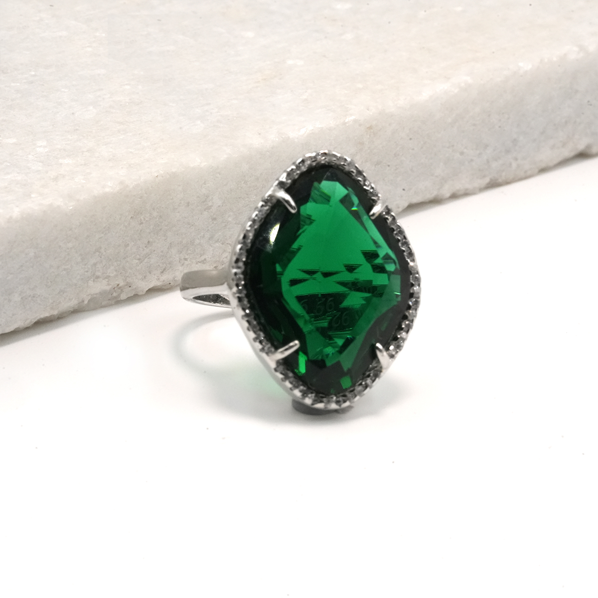 PREMIUM 925 SILVER EMERALD BRIDAL RING - SIZE 17 - Image 2