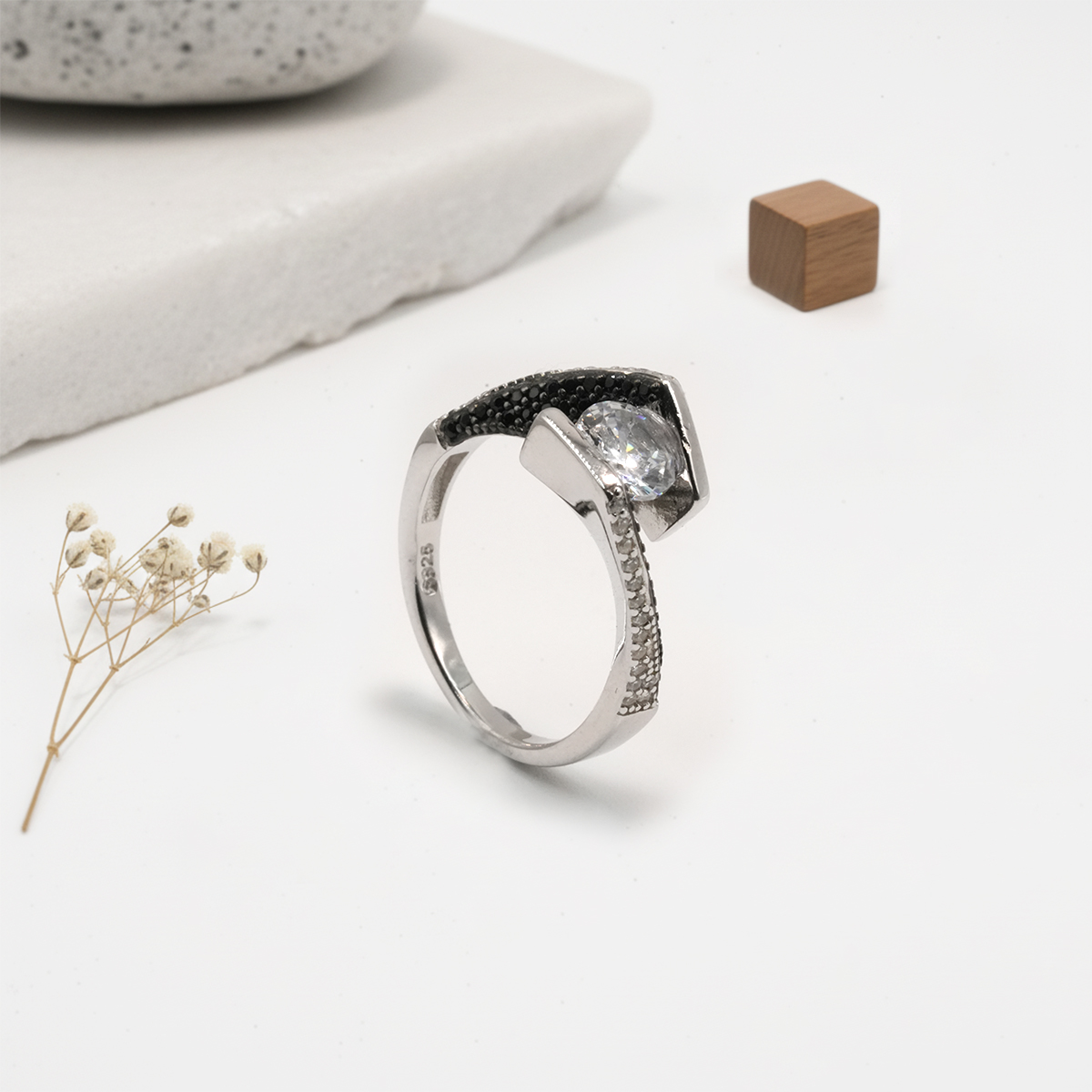 PREMIUM 925 SILVER EXCLUSIVE SOLITARE WITH BLACK STONE RING - SIZE 11