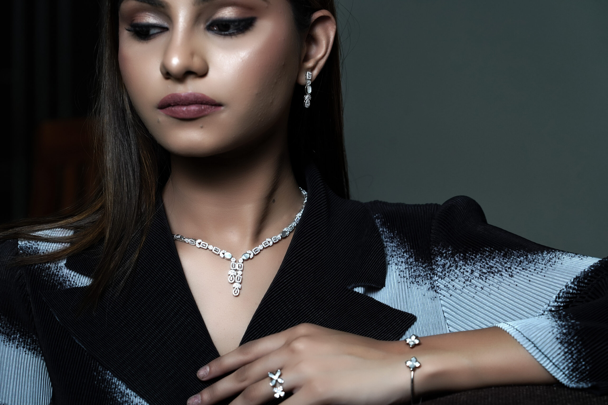 PREMIUM 925 SILVER MOP WITH BUGGATE STONE EXCLUSIVE NECKLESS WITH TOPS - Image 2