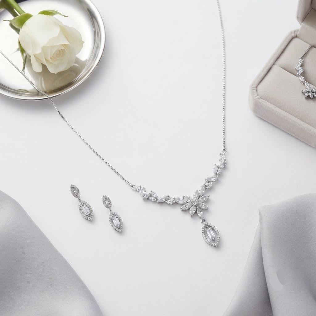 MARQUISE PETAL SILVER NECKLESS
